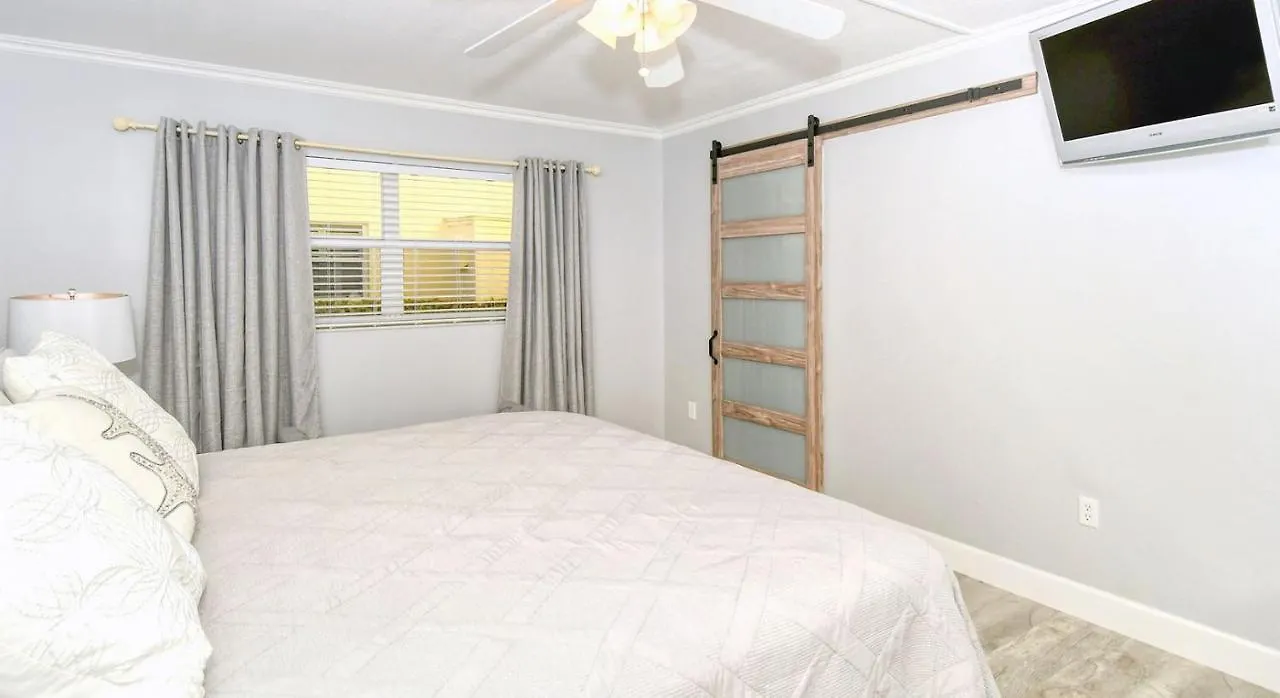 Laplaya 104a Gulf Front Walk Right From Your Lanai Onto The Private Appartamento Longboat Key