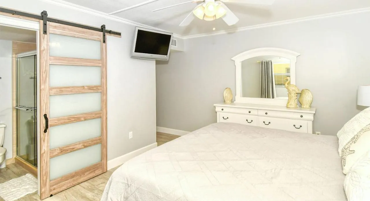 Laplaya 104a Gulf Front Walk Right From Your Lanai Onto The Private Appartamento *
