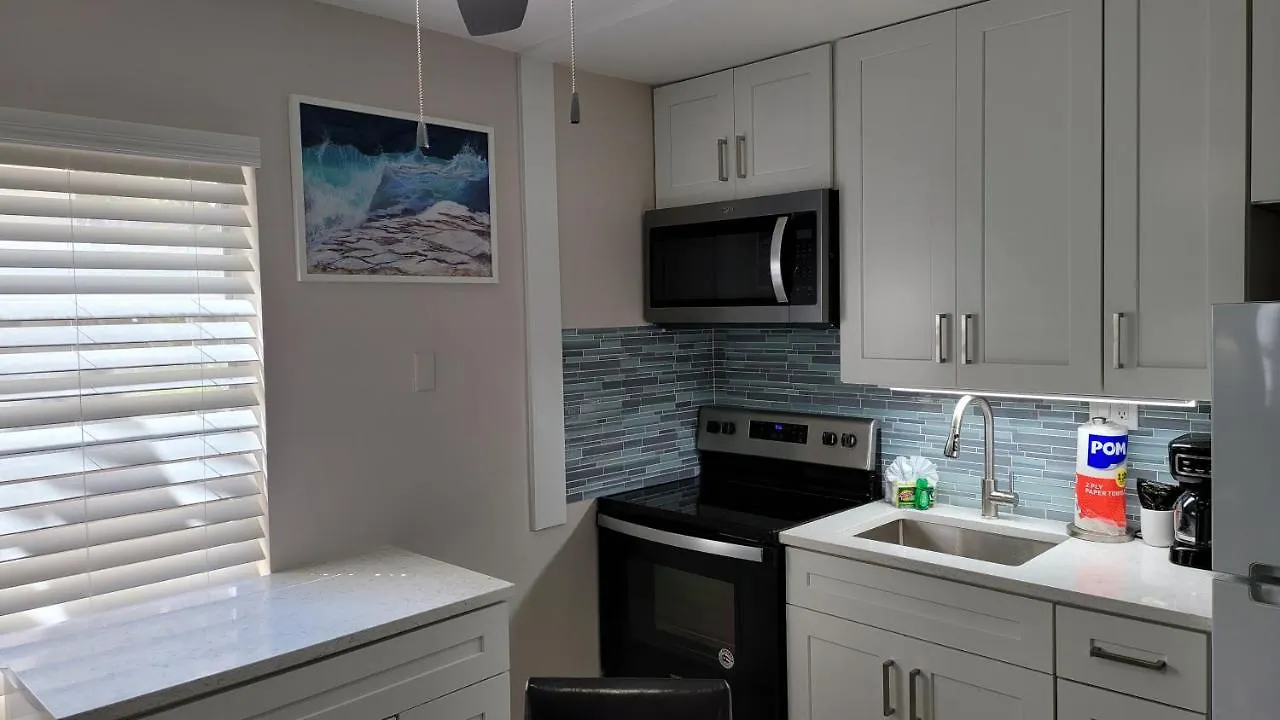 Apartment Front One Bedroom Paradise. Ground Floor. Longboat Key
