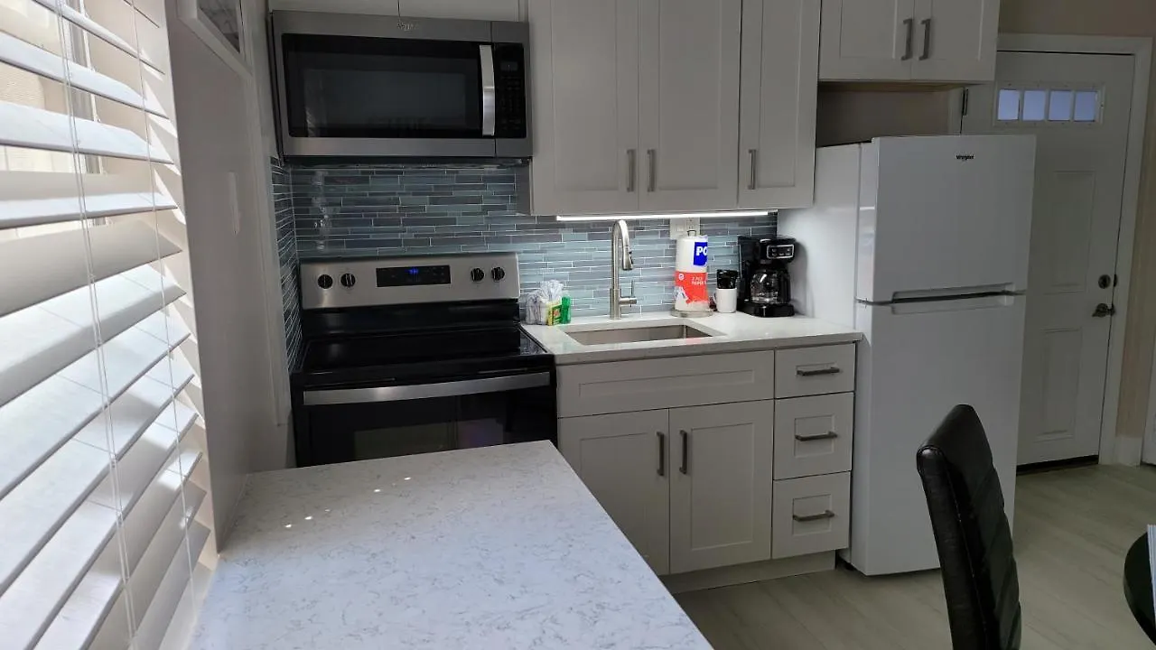 Apartment Front One Bedroom Paradise. Ground Floor. Longboat Key