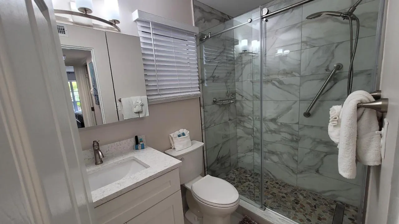 Apartment Front One Bedroom Paradise. Ground Floor. Longboat Key