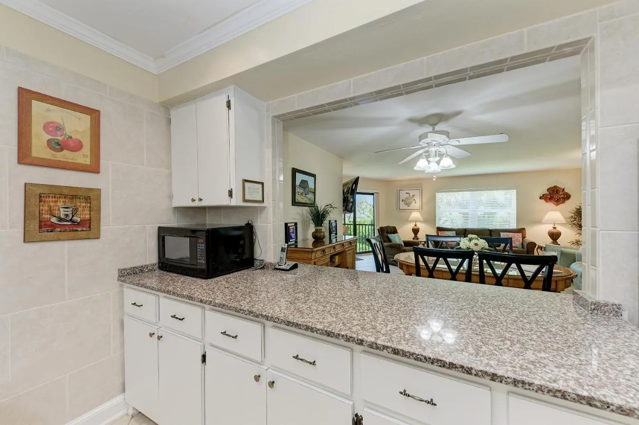 Sea Grape 2- Beachfront Apartment *