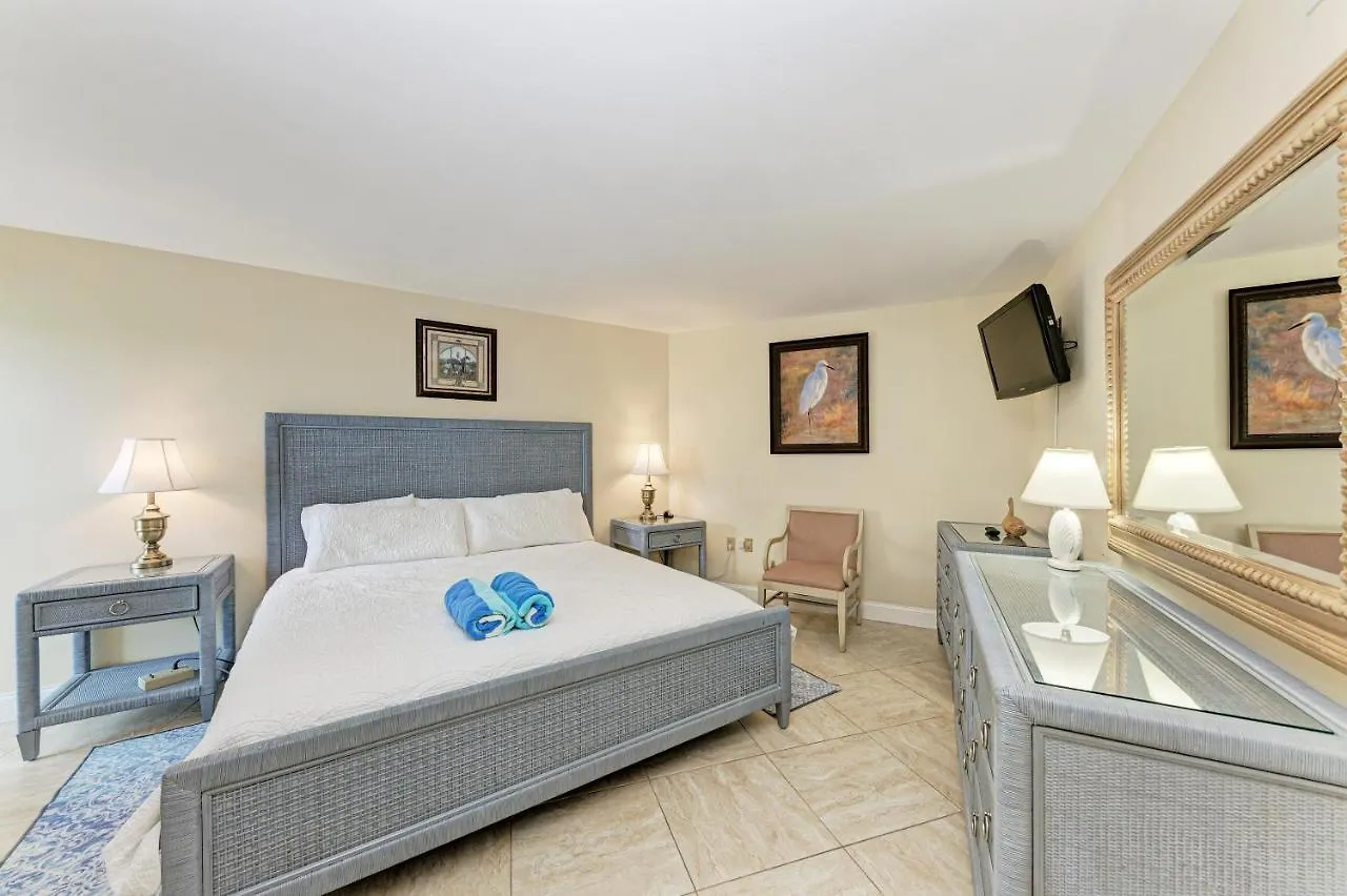 Apartment Sea Grape 2- Beachfront *