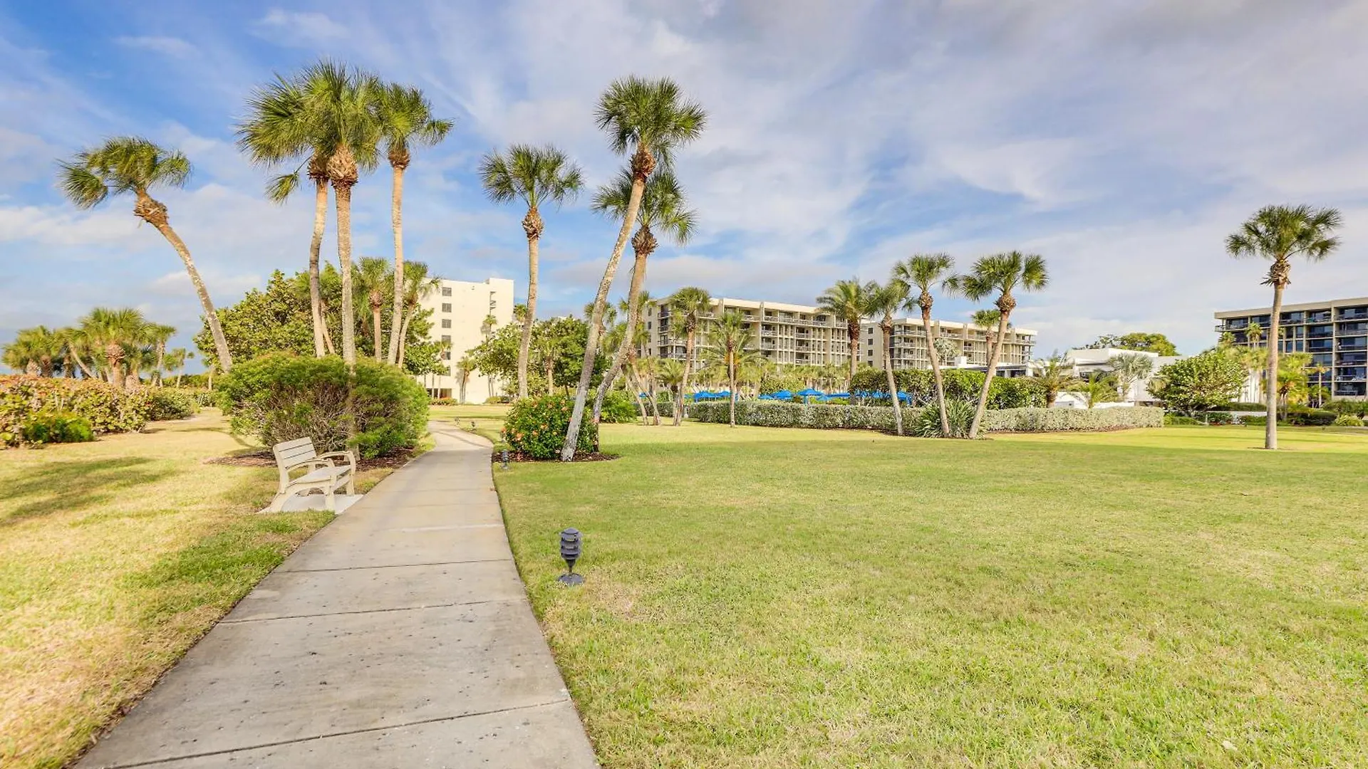 Luxury - Walk To Access! Longboat Key
