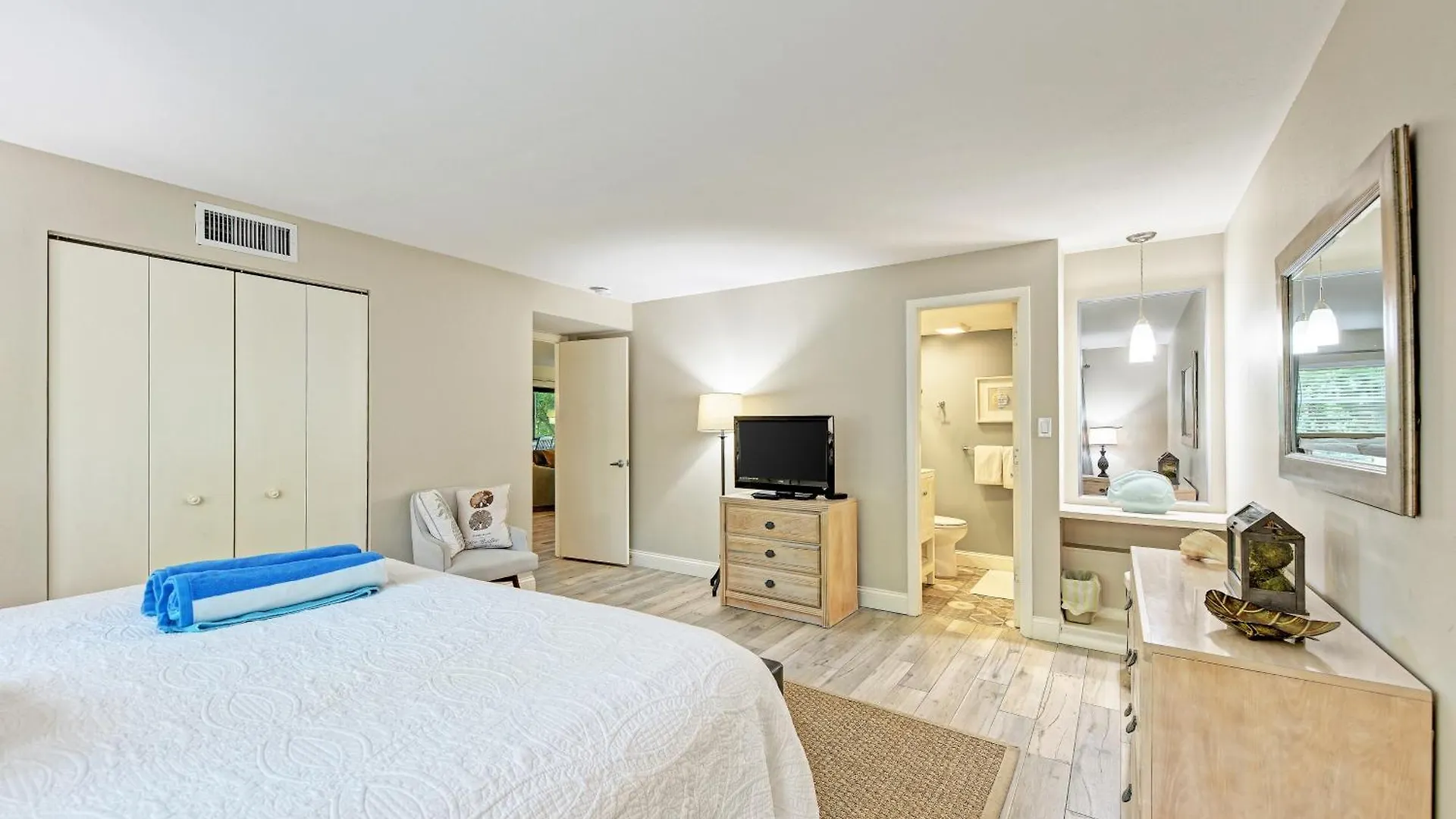 Sea Grape 1- Beachfront Longboat Key