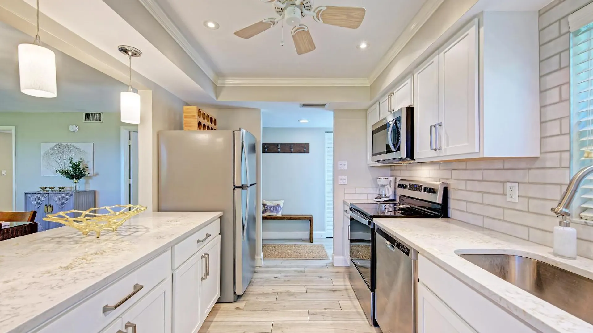 Sea Grape 1- Beachfront Apartment *