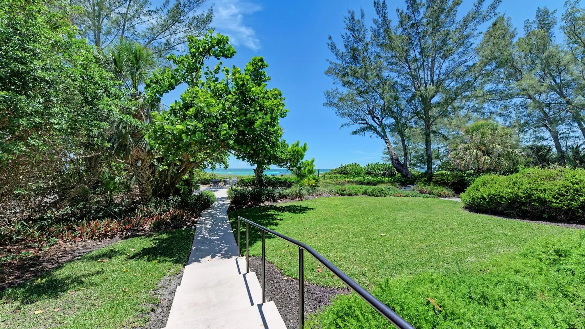 Sea Grape 1- Beachfront Apartment Longboat Key
