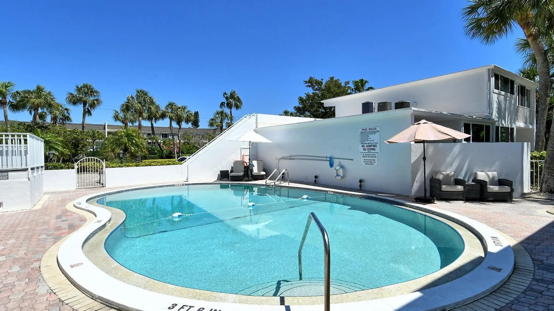 Laplaya 206c: Gulf View End Unit With Private Access