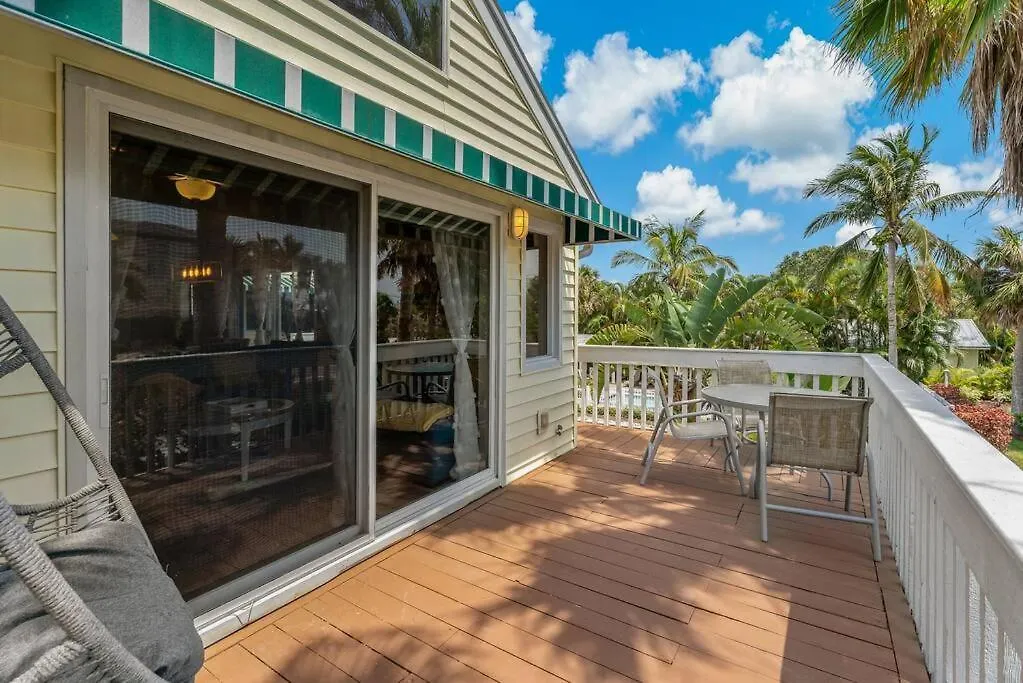 Holiday home House Beauty With Peek-a-views Longboat Key