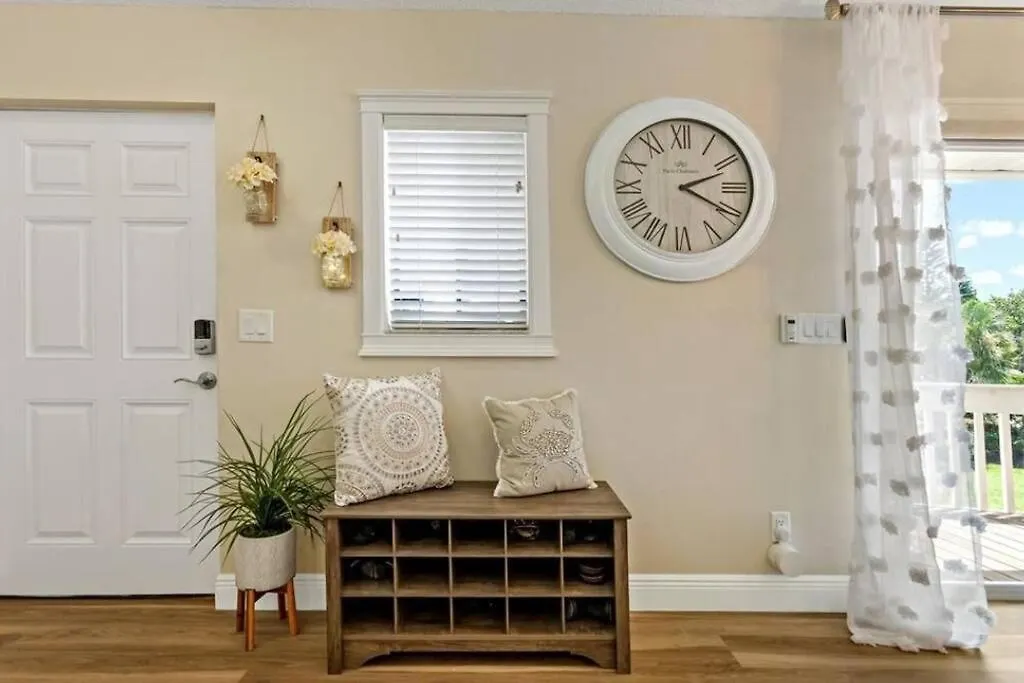 House Beauty With Peek-a-views
