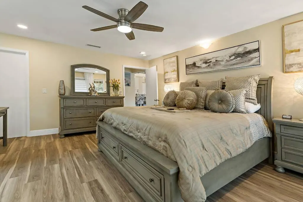 House Beauty With Peek-a-views * Longboat Key
