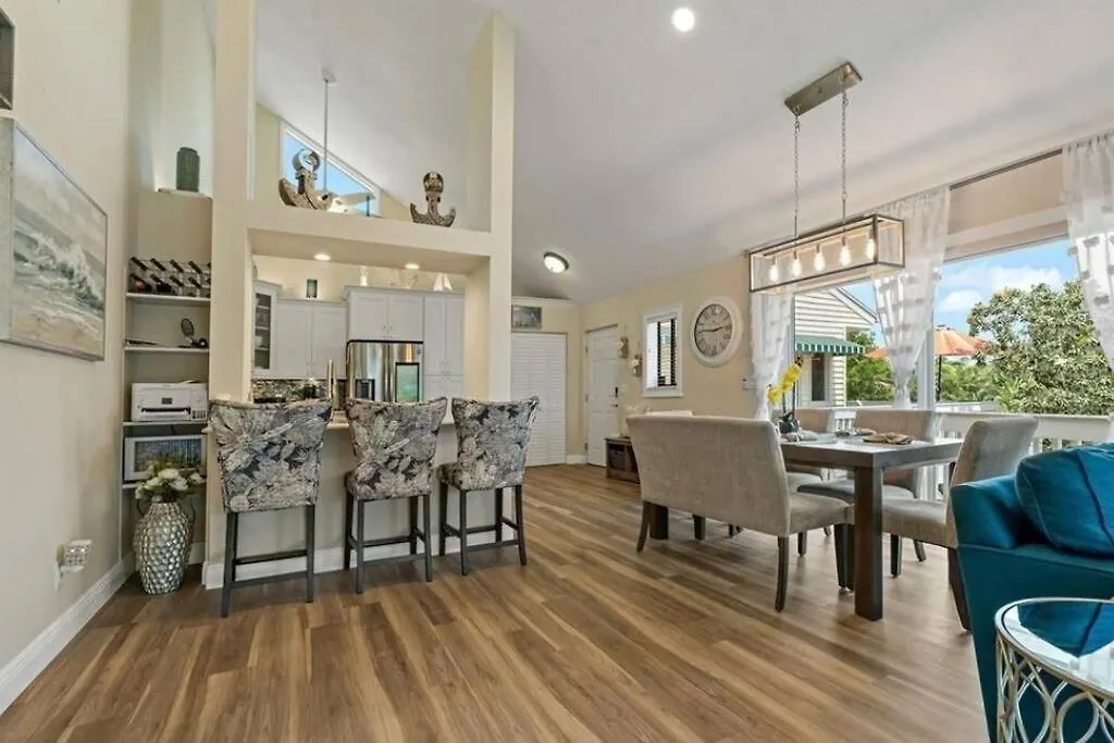 House Beauty With Peek-a-views