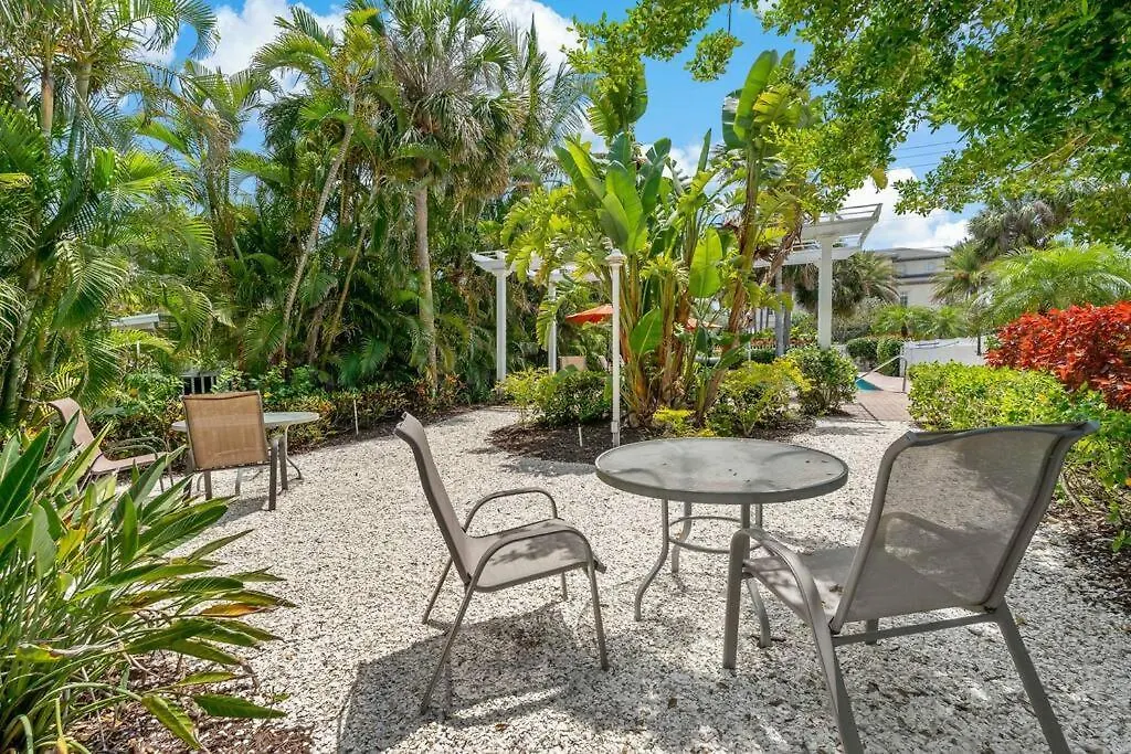 Holiday home House Beauty With Peek-a-views Longboat Key