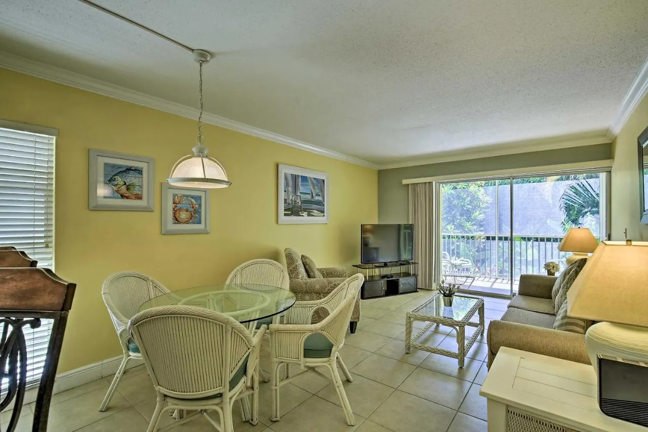 Escape - Walk To The Beach! Apartment
