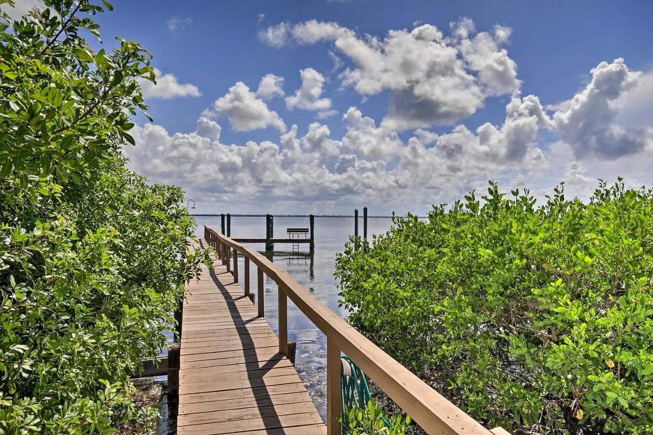 Escape - Walk To The Beach!
