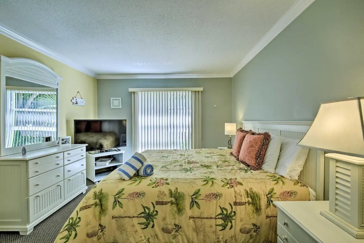Apartment Escape - Walk To The Beach! *