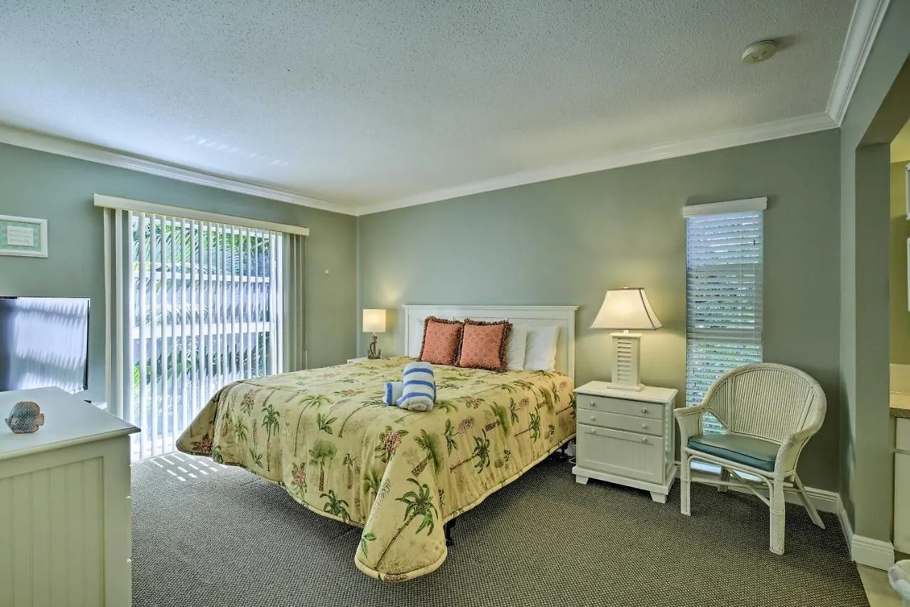 Escape - Walk To The Beach! Apartment *
