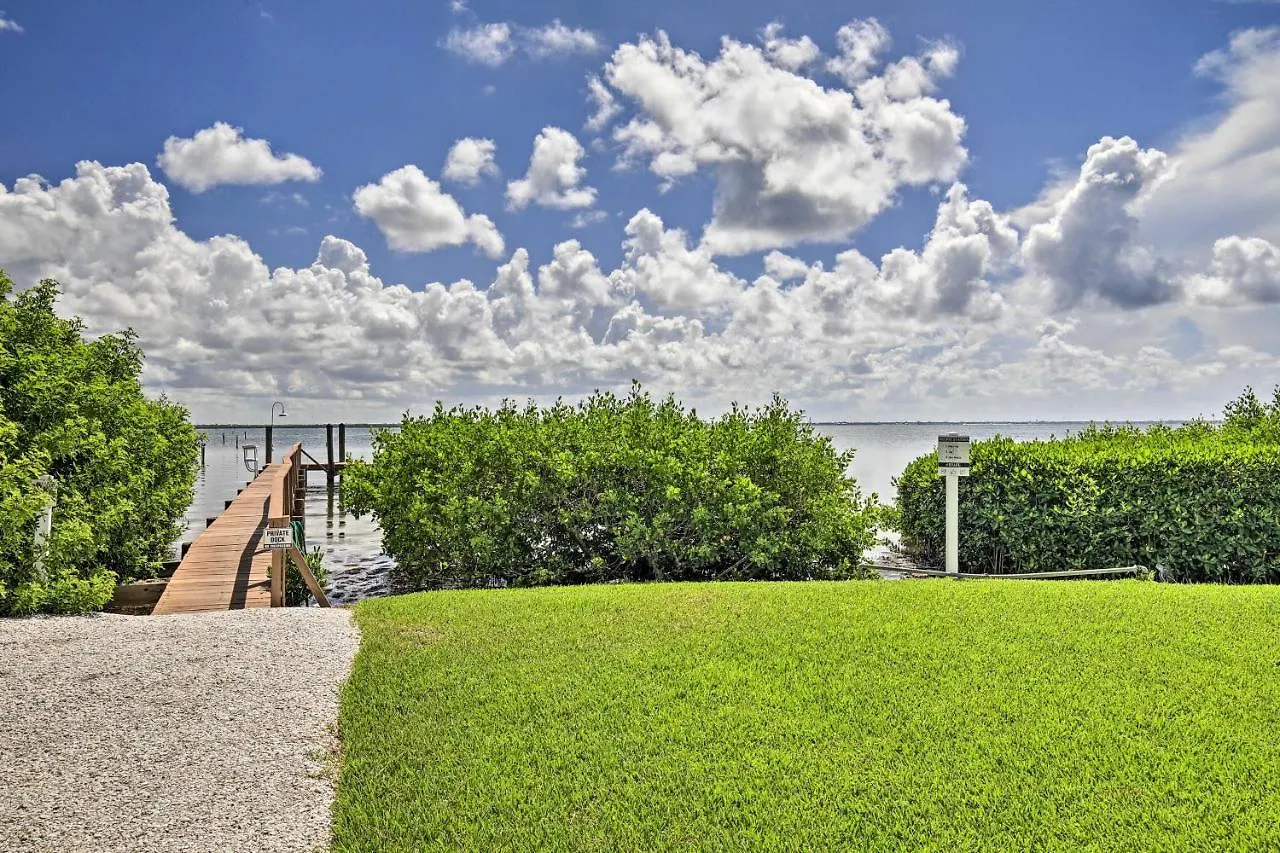 Escape - Walk To The Beach! Apartment