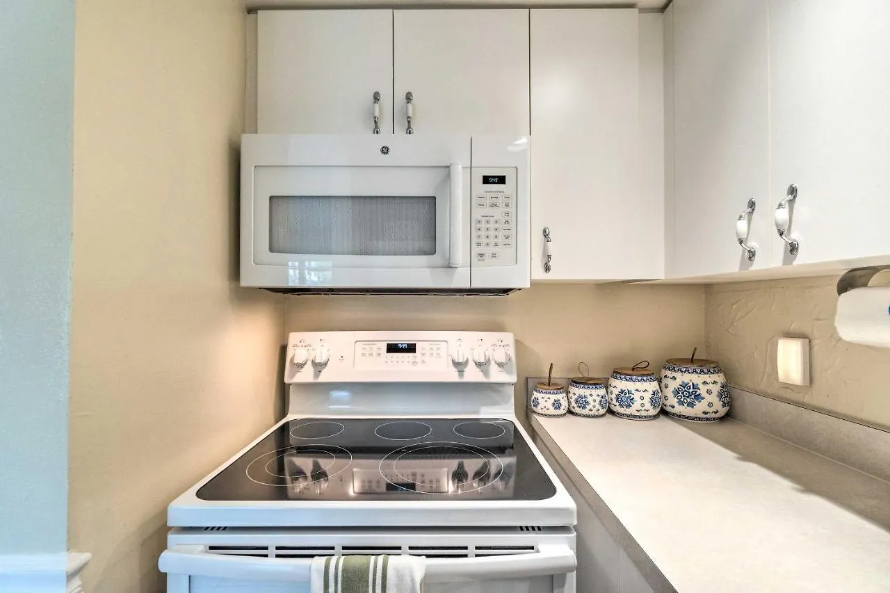 With Lanai Walk To And Shops Apartment Longboat Key