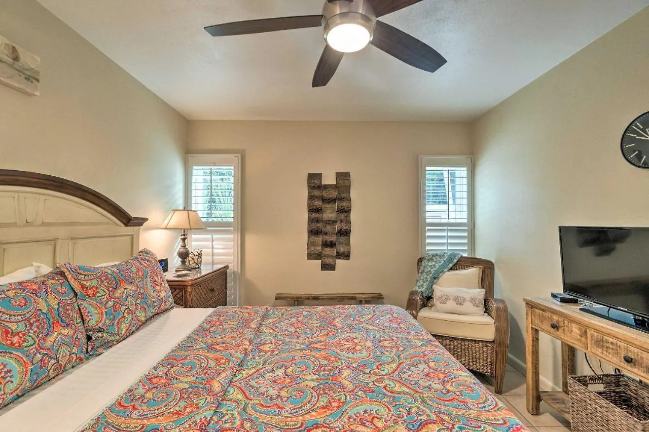 With Lanai Walk To And Shops * Longboat Key