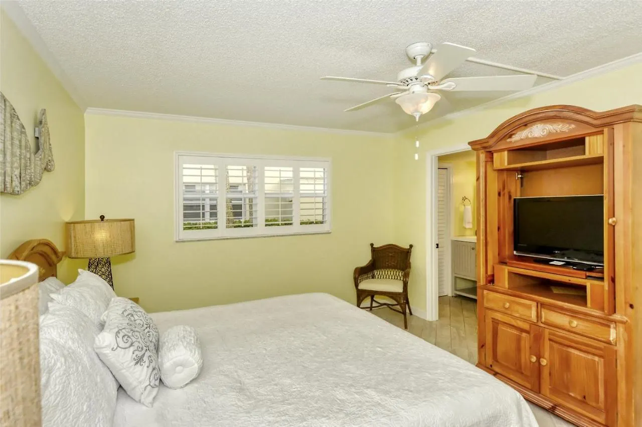 Apartment Laplaya 107a Soak Up The Sun Or Float In The Warm Gulf Waters Longboat Key