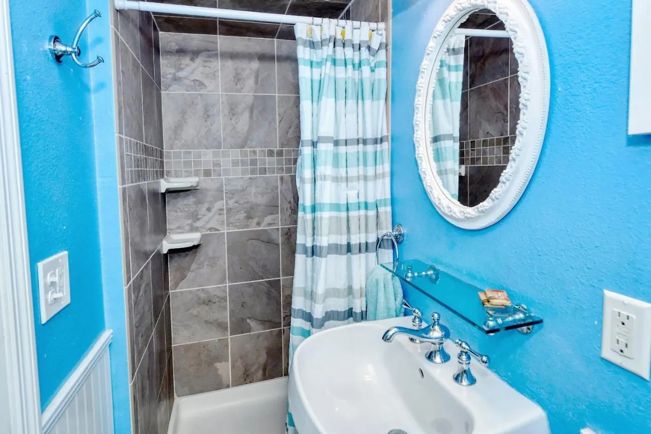 Laplaya 105b-relax On The Balcony And Watch The Dolphins Swim By And The Pelicans Dive! *