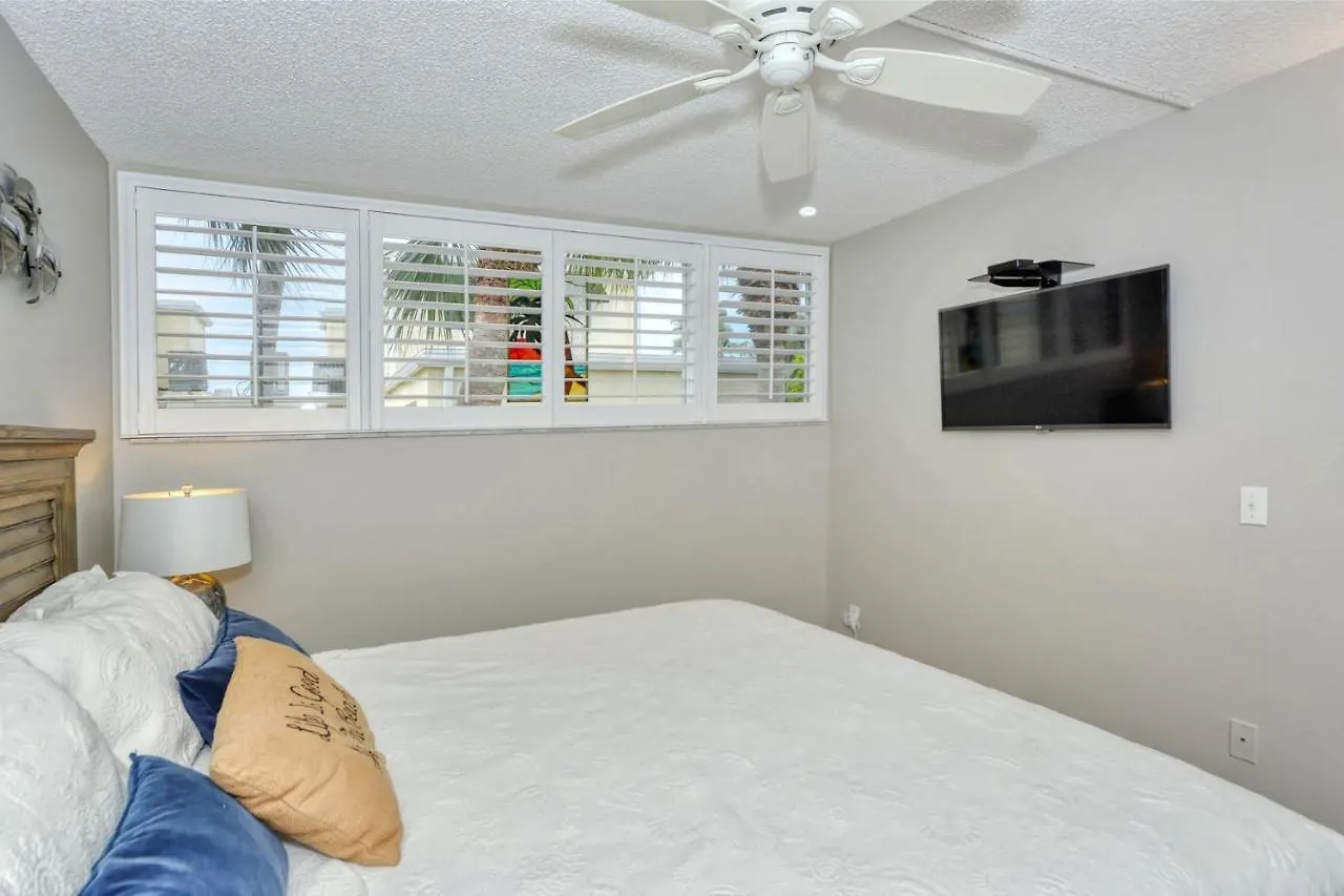 Laplaya 202e Catch The Gentle Gulf Breezes On Your Private Balcony Beneath The Swaying Palms Longboat Key