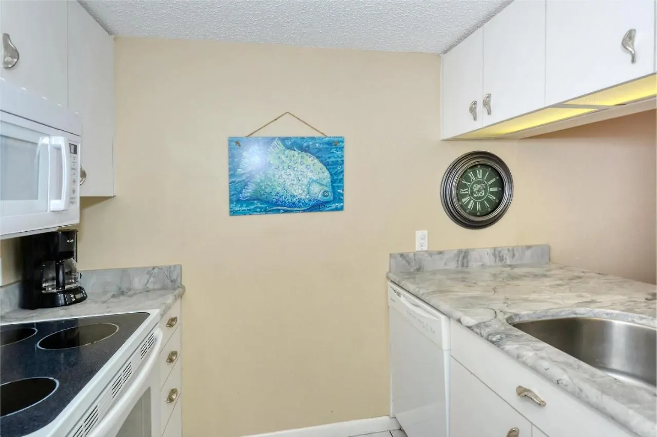 Laplaya 201e Nestled In The Palms Just Steps From The Pool Longboat Key
