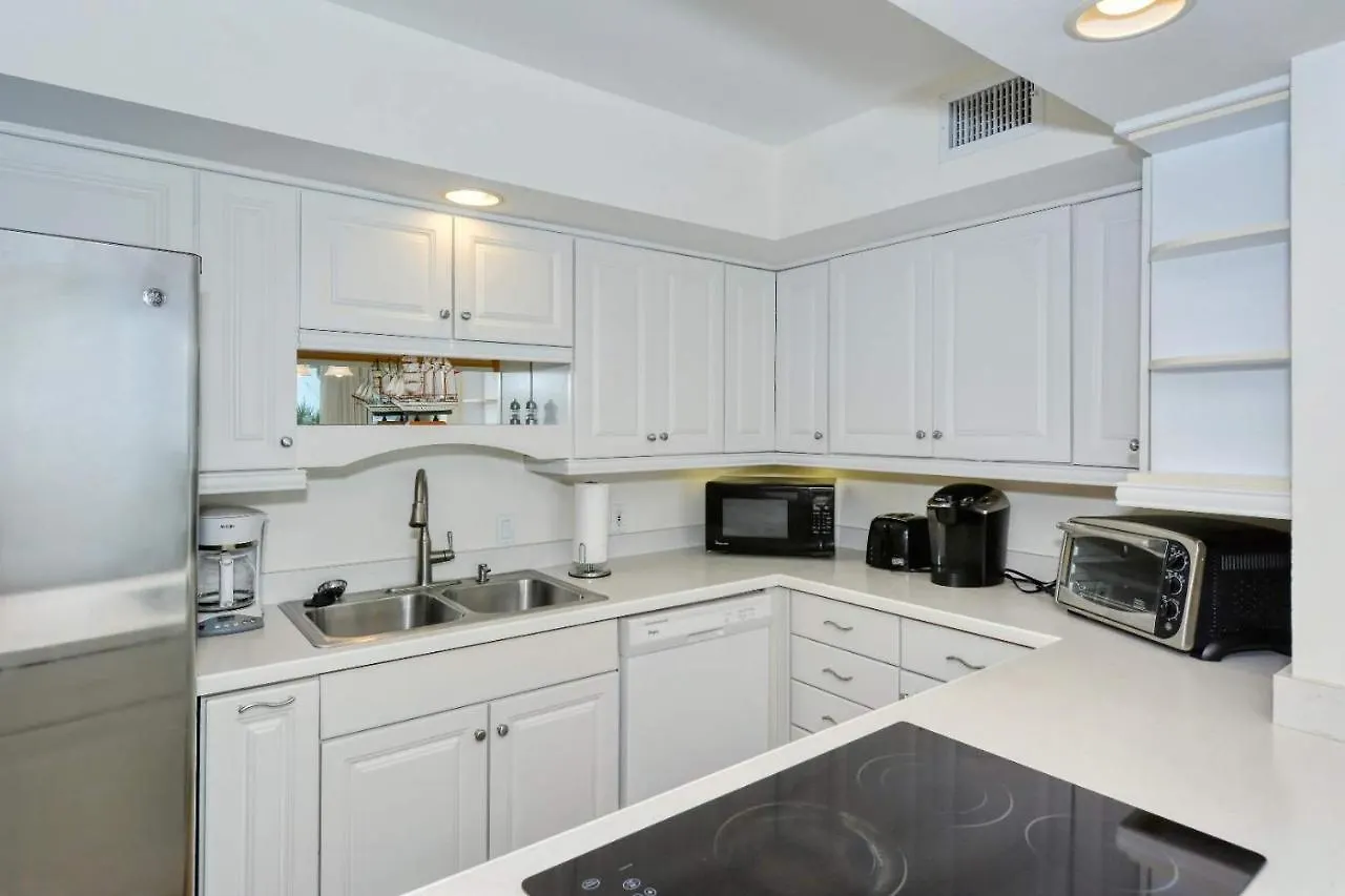 Laplaya 109a Enjoy The Balmy Gulf Breezes In Corner End Unit Right On The Apartment Longboat Key