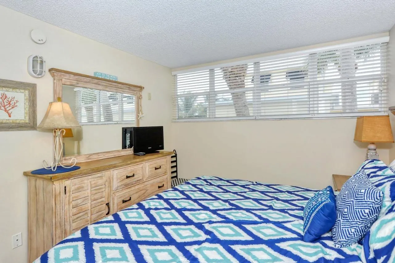 Laplaya 201e Nestled In The Palms Just Steps From The Pool Longboat Key