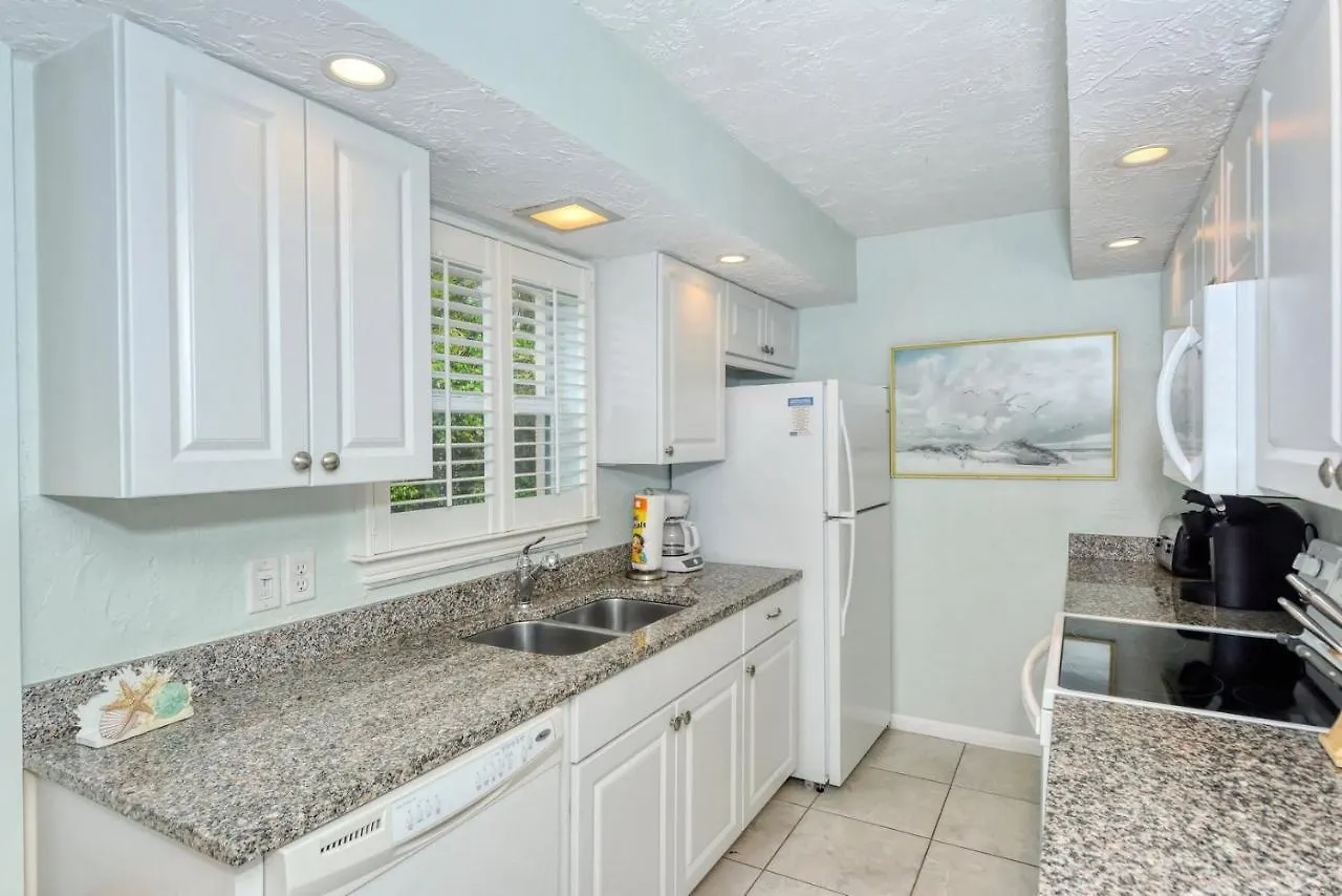 Laplaya 201c: Beachfront Corner Unit With Gulf Panorama * Longboat Key