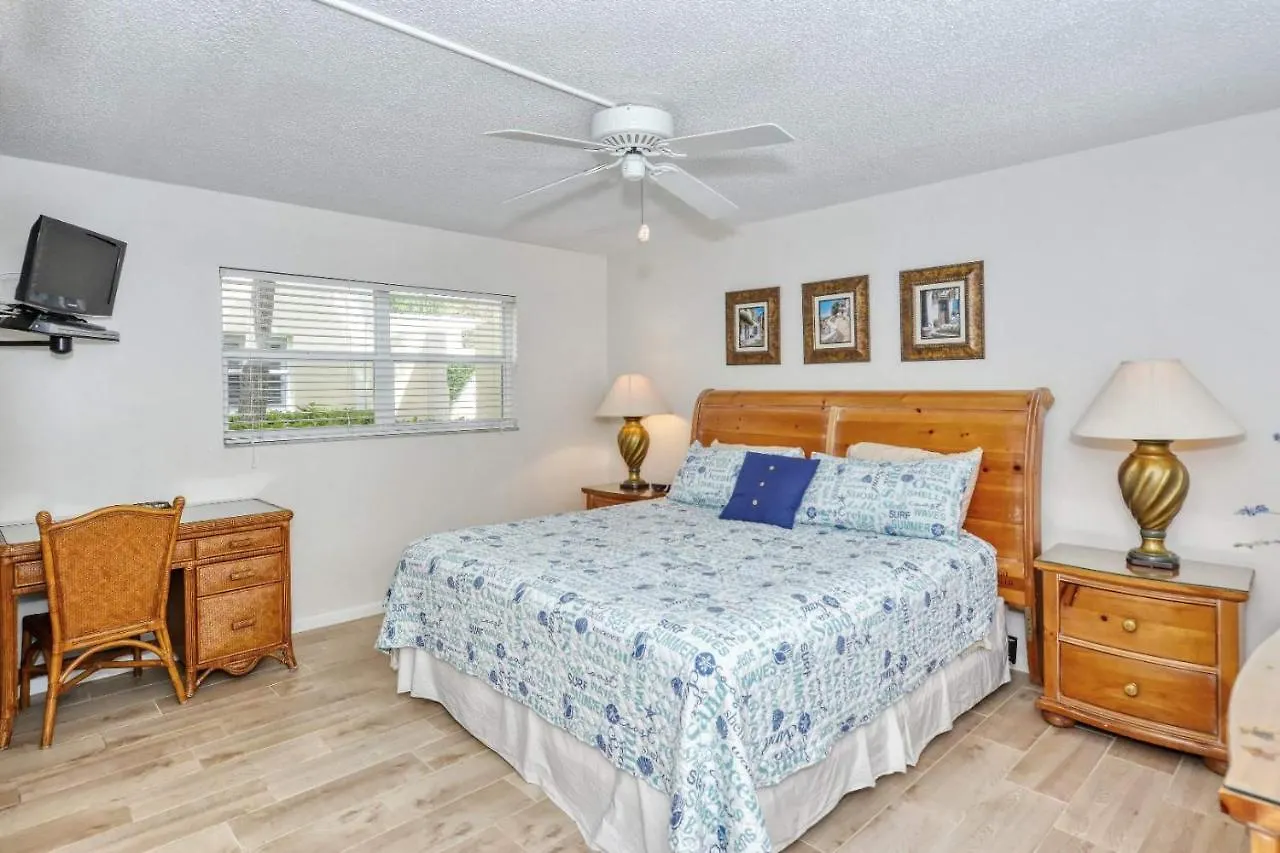 Apartment Laplaya 109a Enjoy The Balmy Gulf Breezes In Corner End Unit Right On The Longboat Key