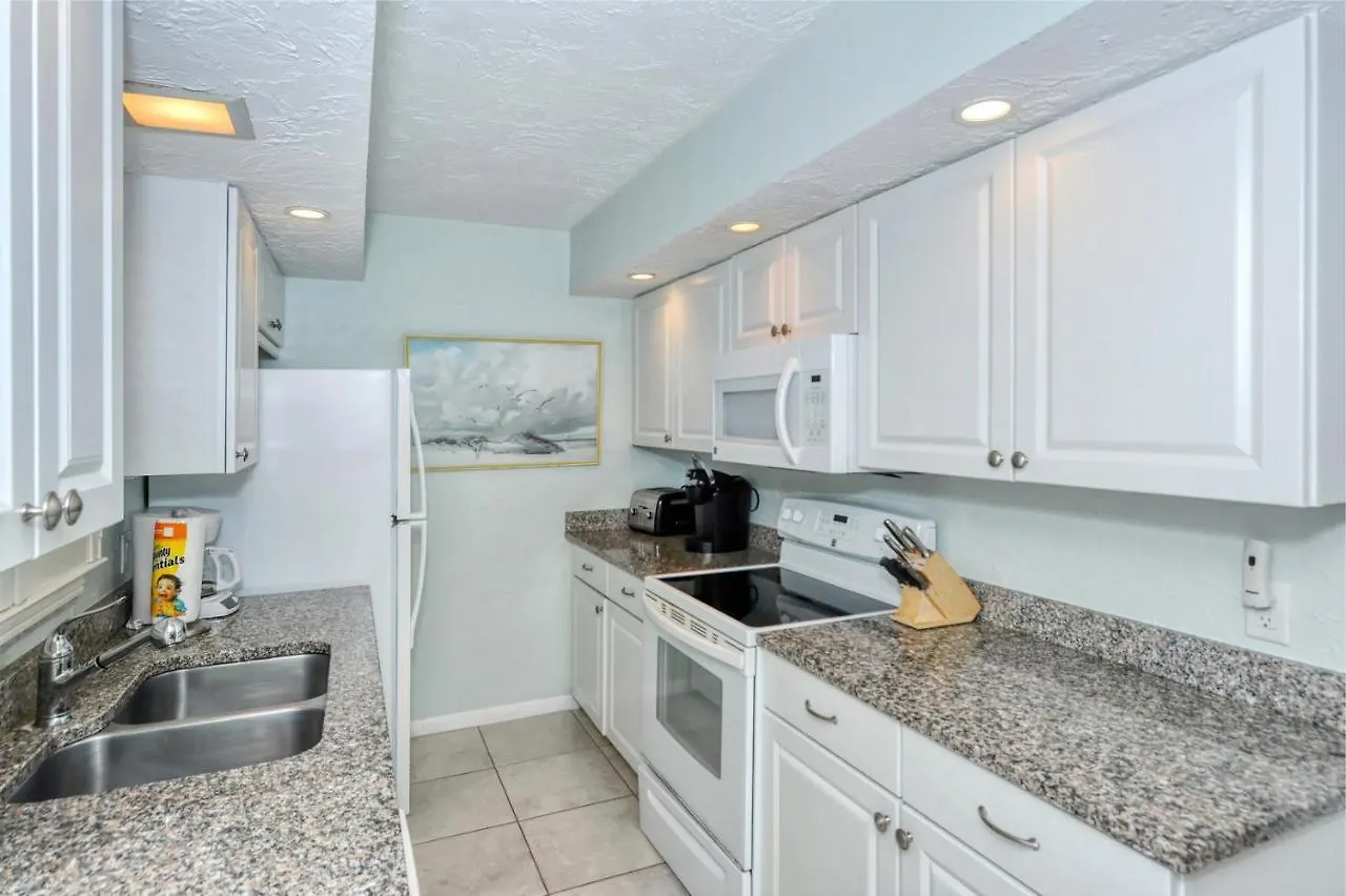 Laplaya 201c: Beachfront Corner Unit With Gulf Panorama Apartment Longboat Key