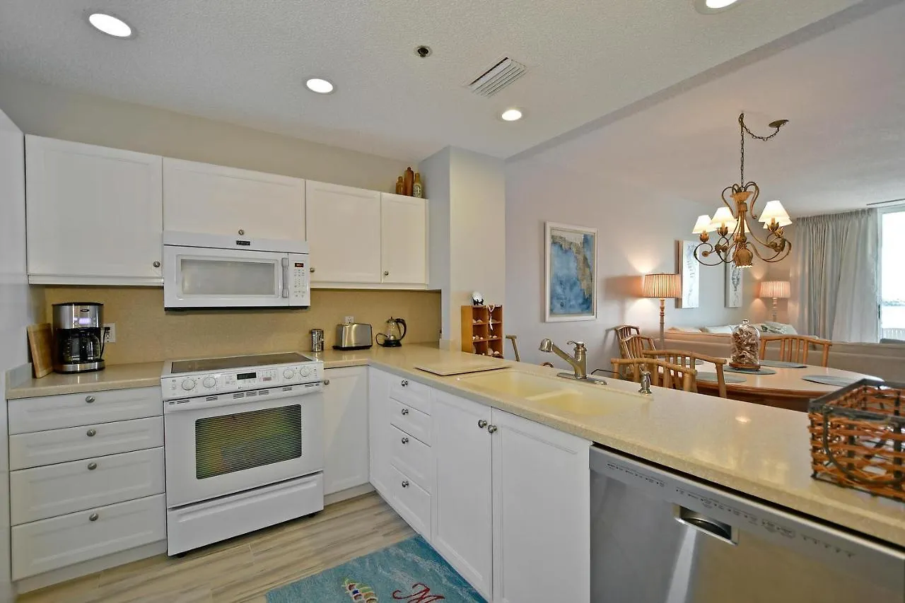 Harbor Club 206