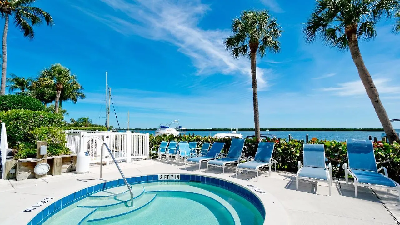 Harbor Club 206