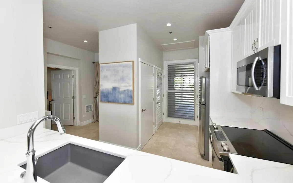 Harbor Club 305 Apartment