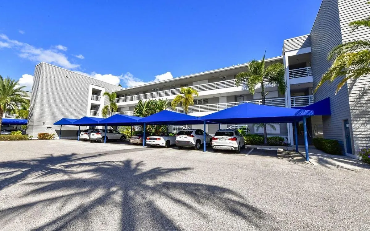 Apartment Harbor Club 305 *