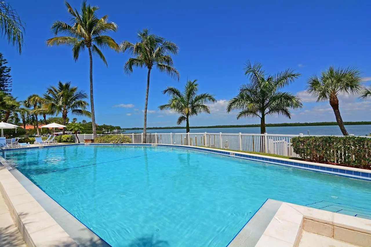 Apartment Harbor Club 305
