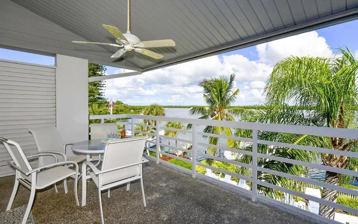 Apartment Harbor Club 305 *