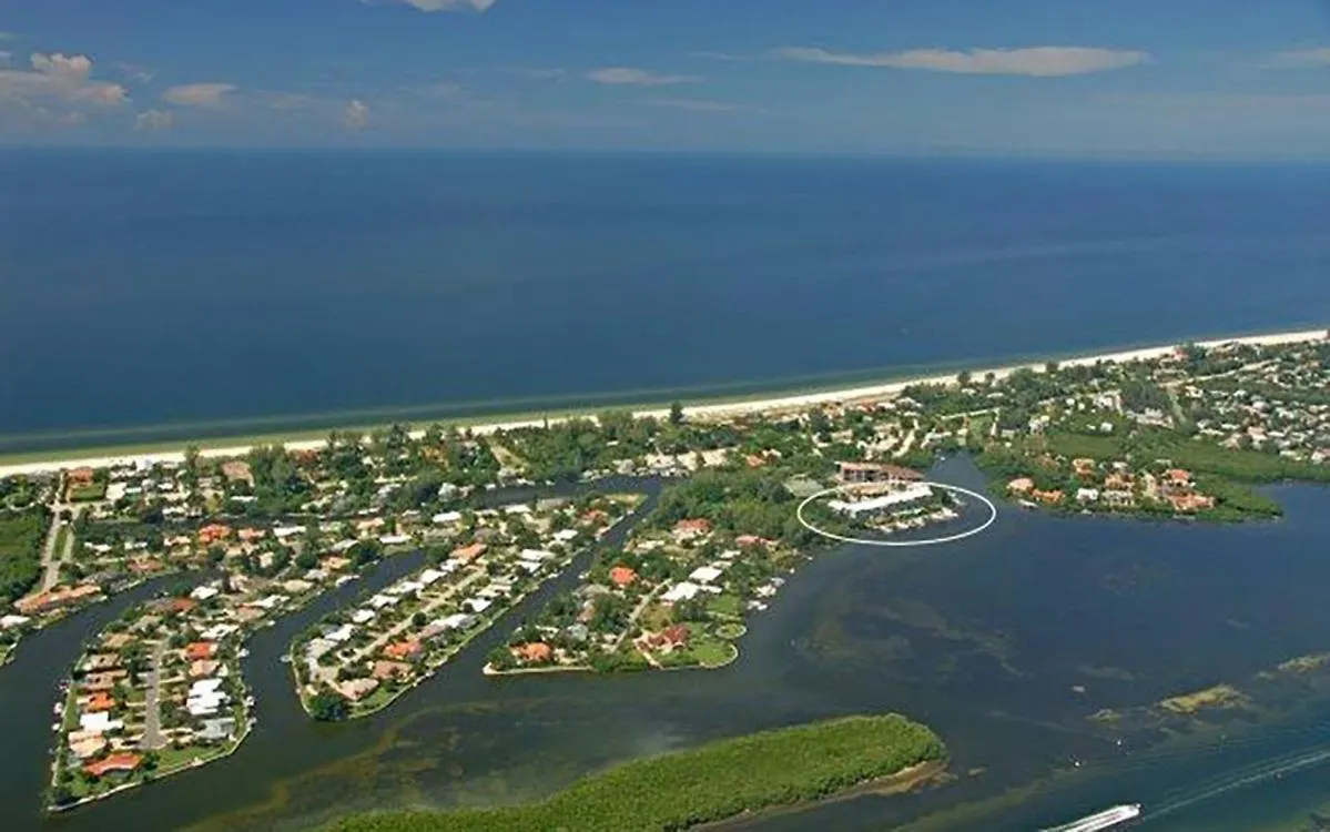 Apartment Harbor Club 305 *