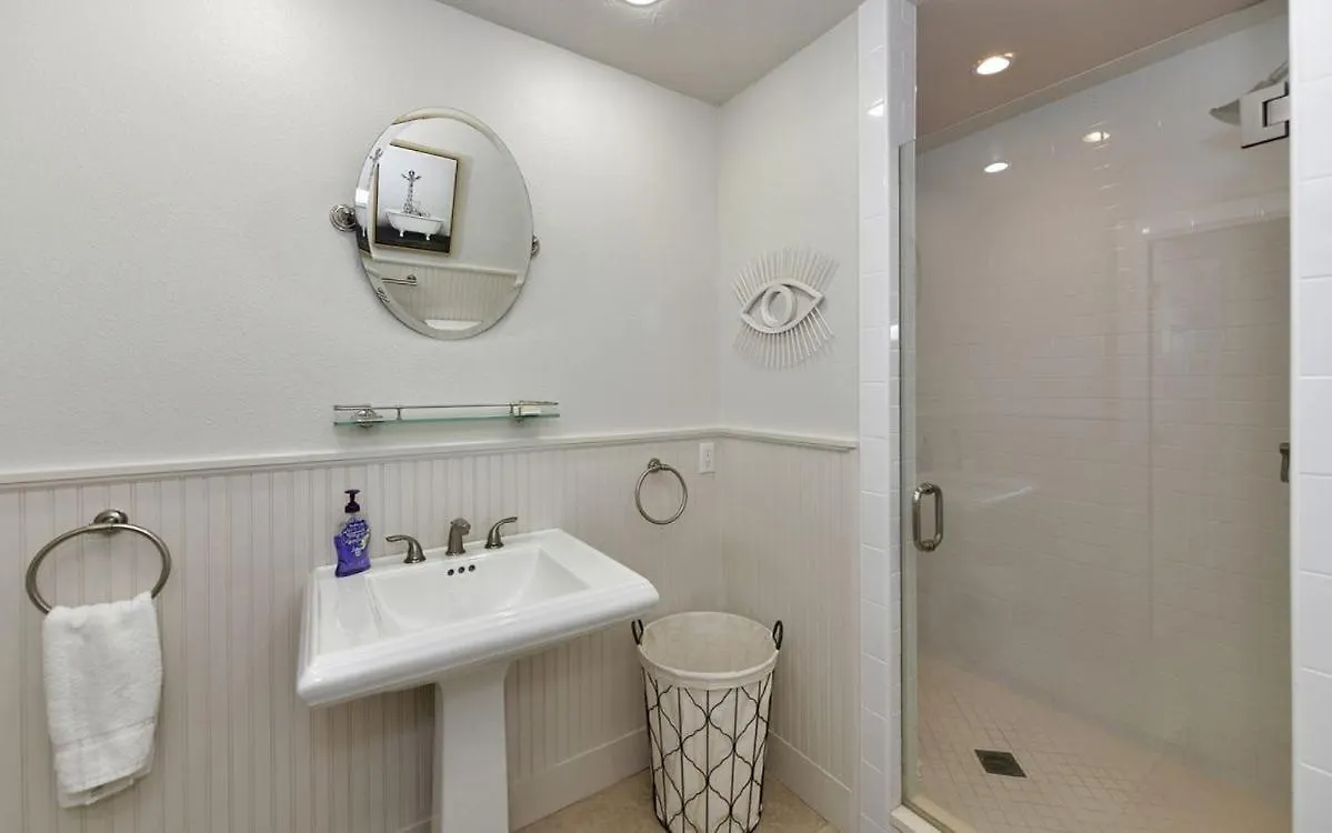 Apartment Harbor Club 305