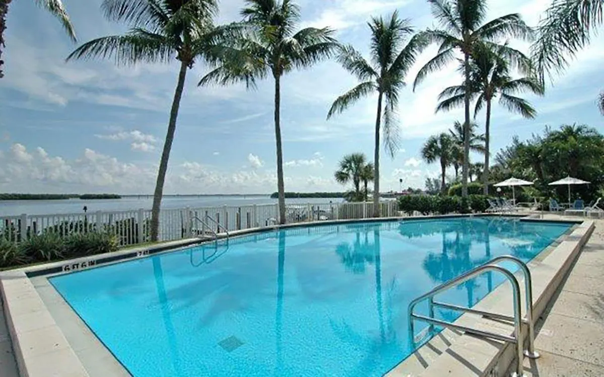 Harbor Club 305 Apartment