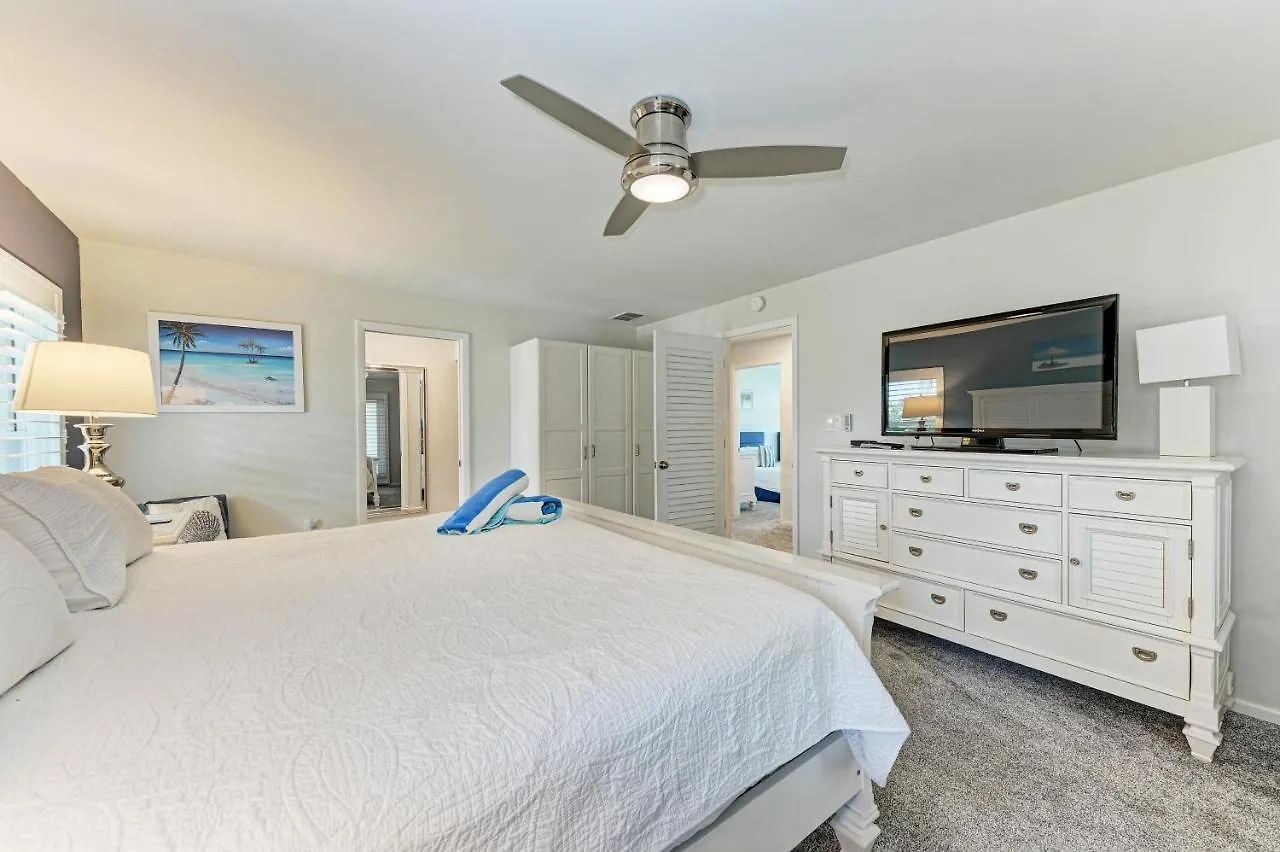 Sea Grape Inn8- Beachfront Longboat Key