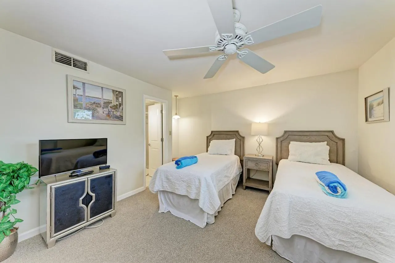 Sea Grape 5- Beachfront Apartment Longboat Key