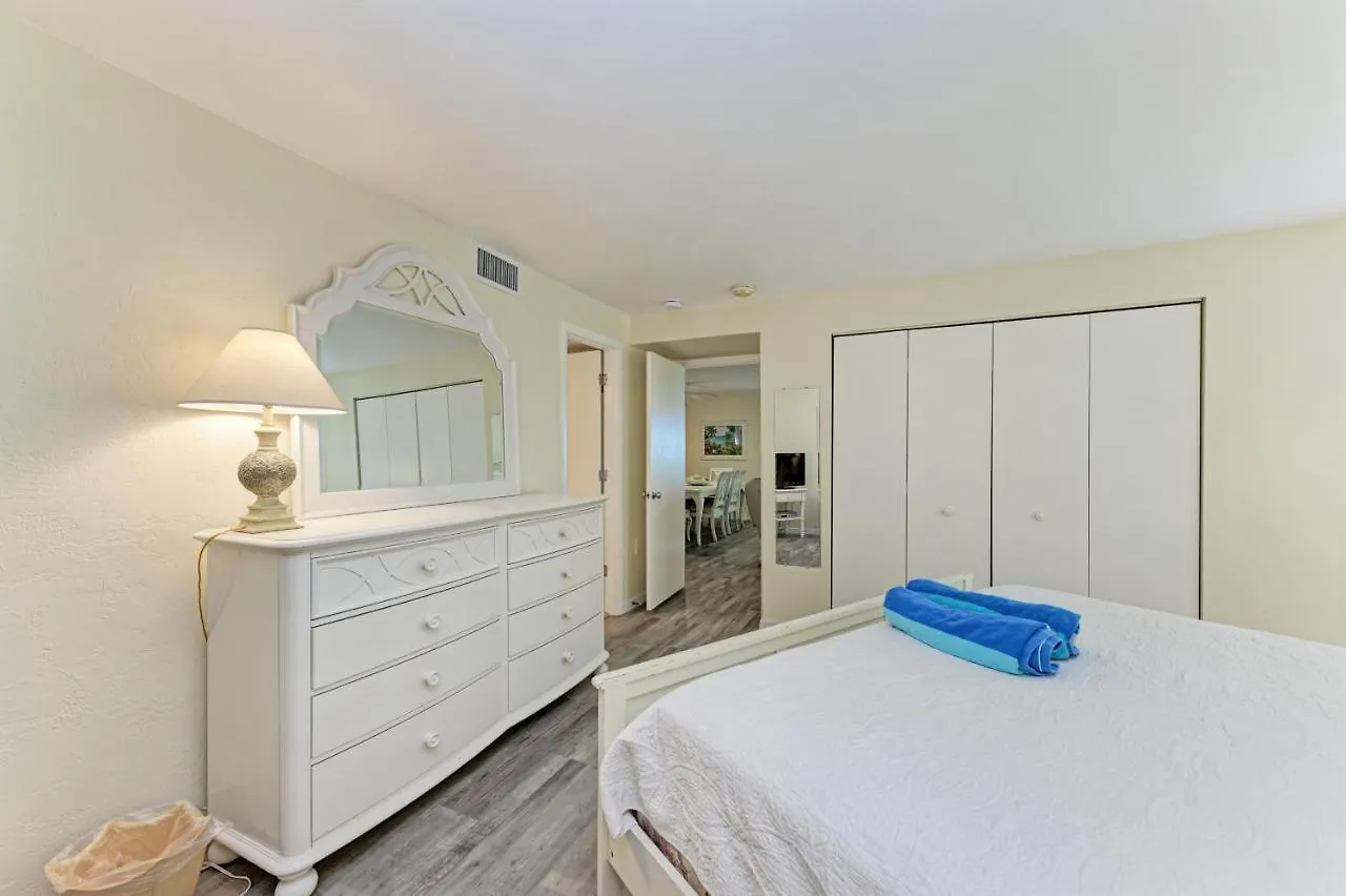 Sea Grape 3 - Beachfront Apartment Longboat Key