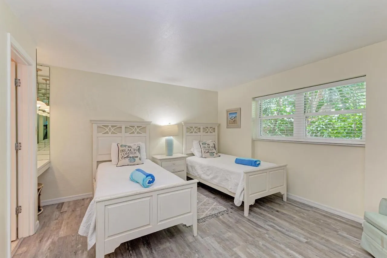 Sea Grape 3 - Beachfront Apartment Longboat Key