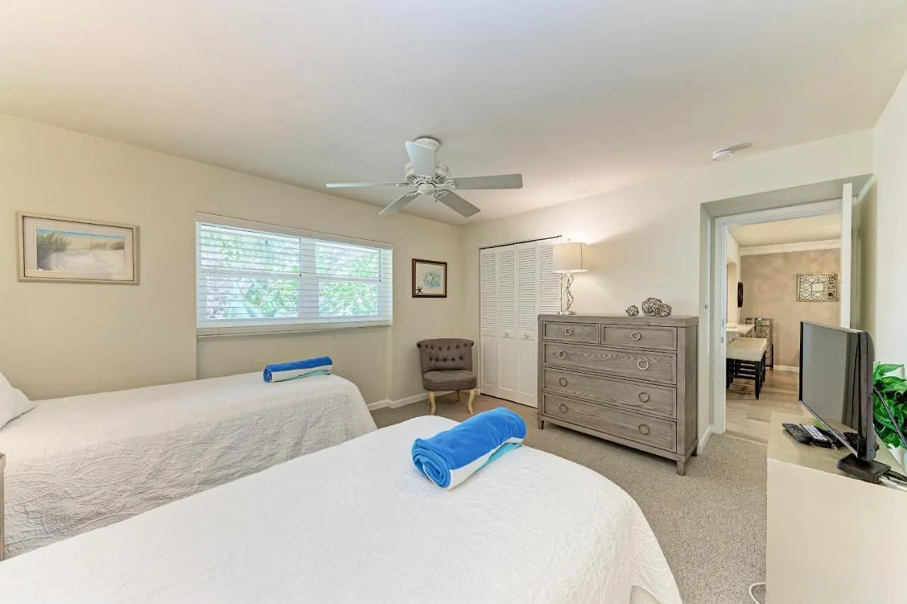 Apartment Sea Grape 5- Beachfront Longboat Key