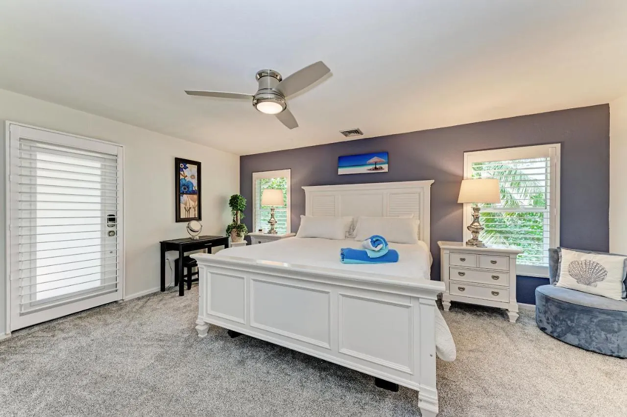 Sea Grape Inn8- Beachfront Apartment Longboat Key