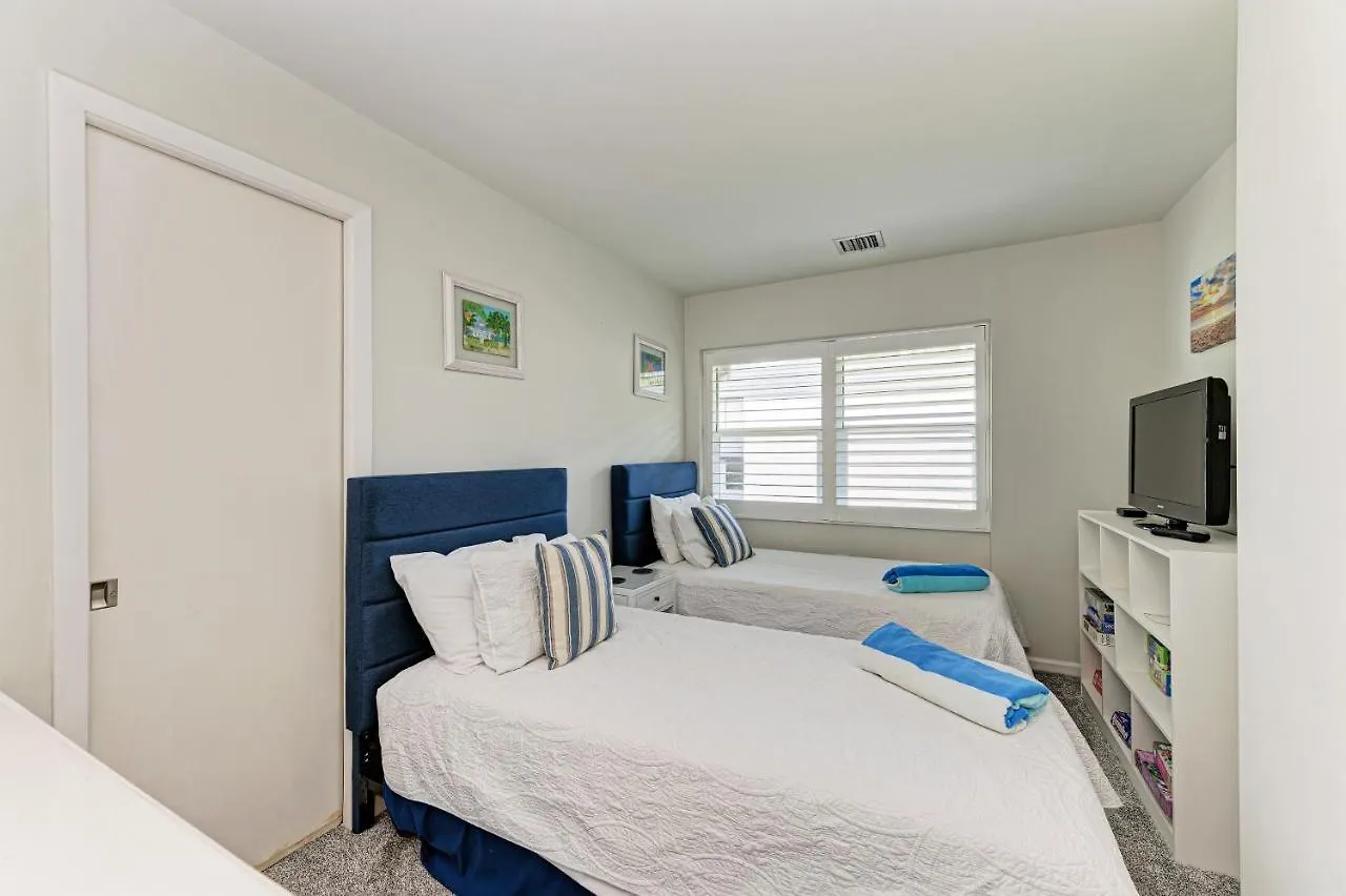 Sea Grape Inn8- Beachfront Apartment Longboat Key