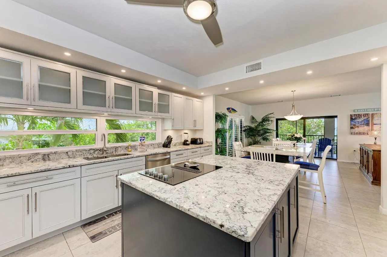 Sea Grape Inn8- Beachfront Apartment Longboat Key